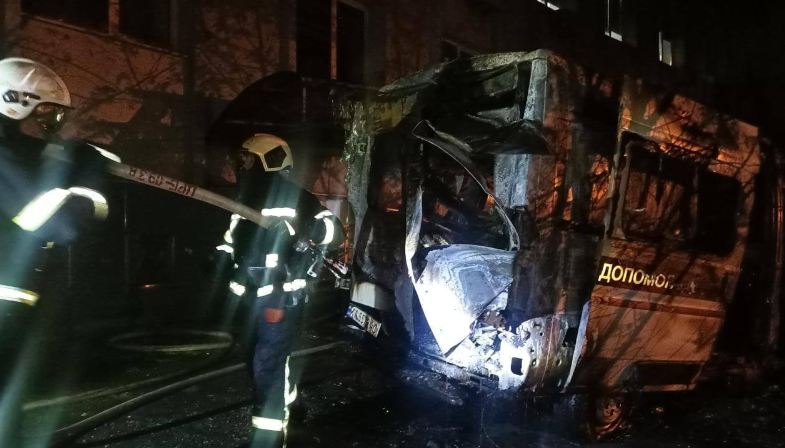 У Сумській області російський дрон поцілив у карету "швидкої"